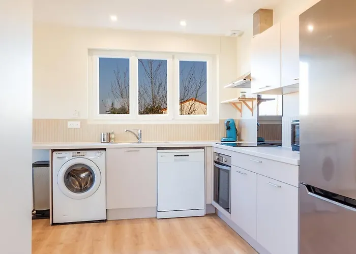 L'escapade Coloree - Gare - Futuroscope - Parking